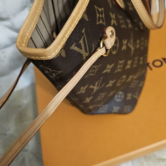 (Reserved)Authentic Louis Vuitton Monogram Neverful MM - Picture 4 of 9